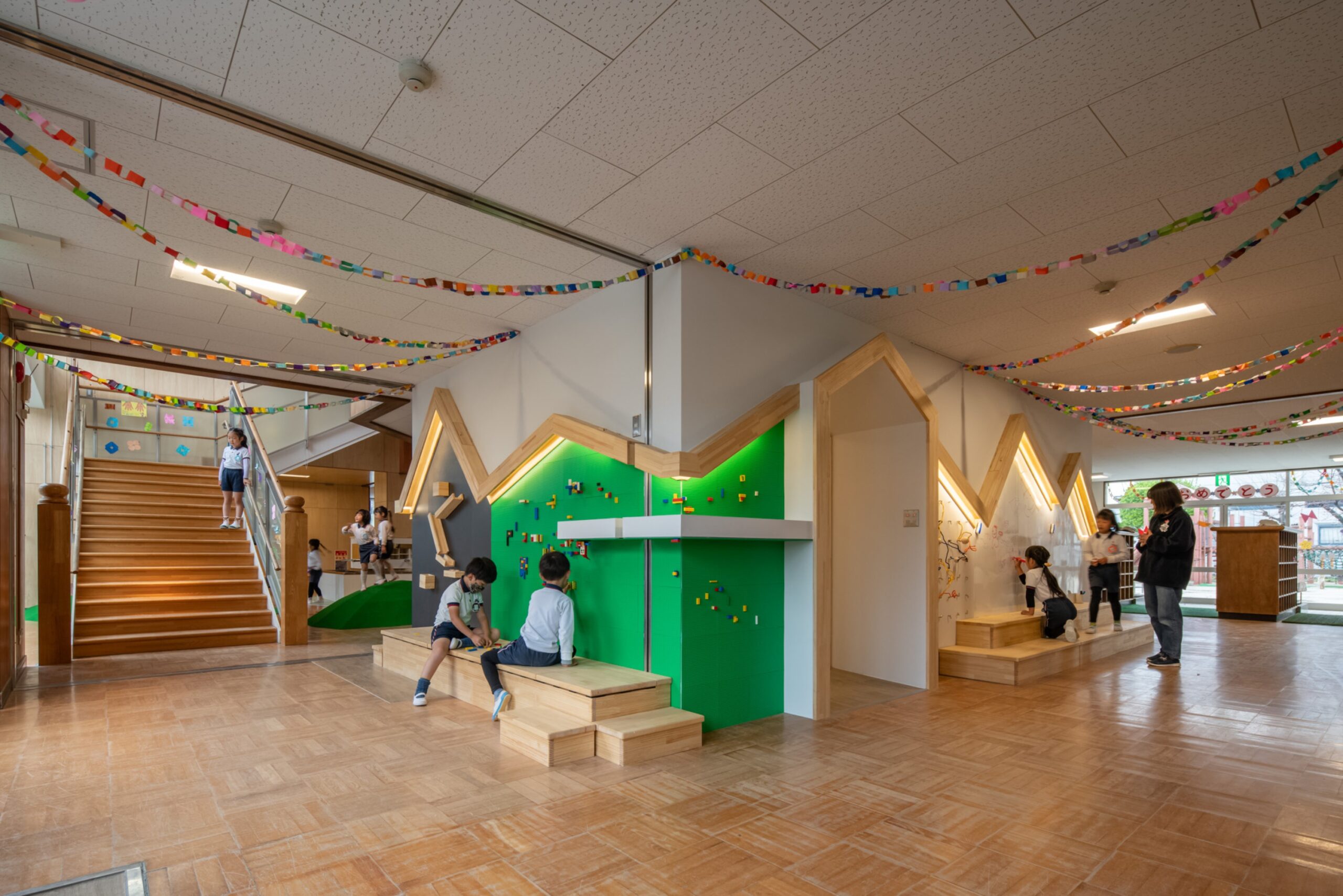 写真:「あそび」を通して、
生活の知恵を学び、
友達をつくり、
創造的な生き方ができる子ども